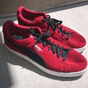 Velvet red/black puma suedes mens size 10